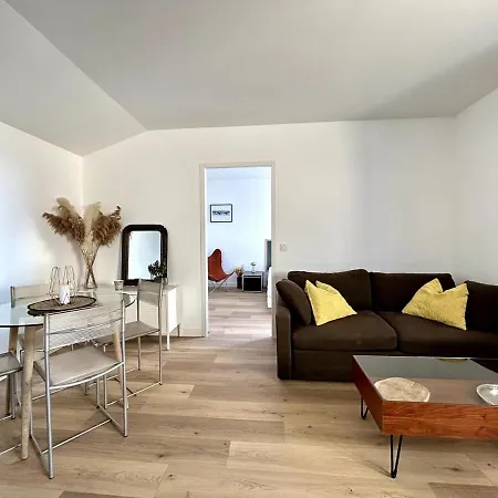 Wehost - Valentin Couturier - Croix-rousse: Pour 2 Pers Lyon